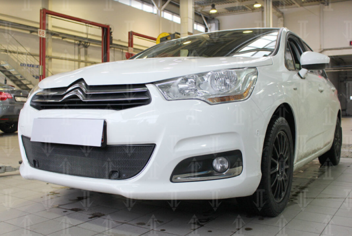 Защита радиатора "Standart" Citroen C4 (2010-2015) под парктроник, чёрная купить недорого с доставкой в Чита
