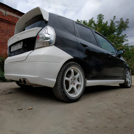 Средняя накладка на 5 дверь для Honda Fit GD купить недорого с доставкой в Чита